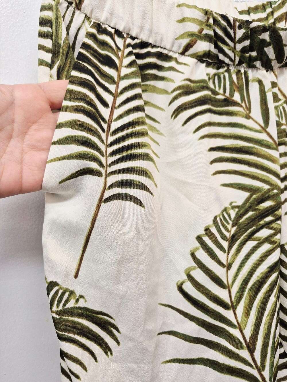 🌼5/$20 H&M Palm Leaf Print Pull-On Pants White & Green Medium - Picture 4 of 5